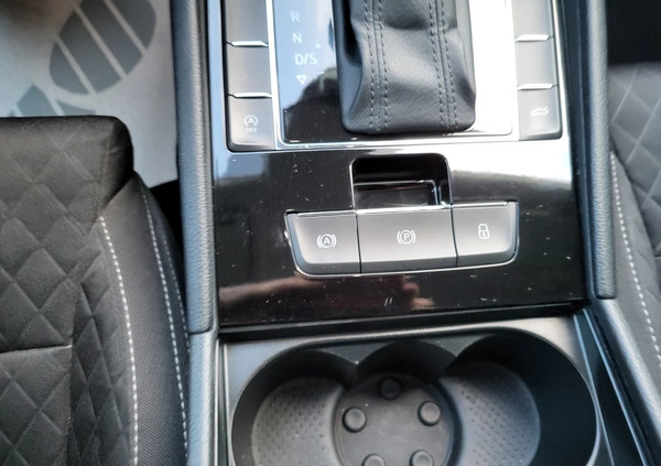 Skoda Superb cena 69900 przebieg: 132306, rok produkcji 2015 z Józefów małe 742
